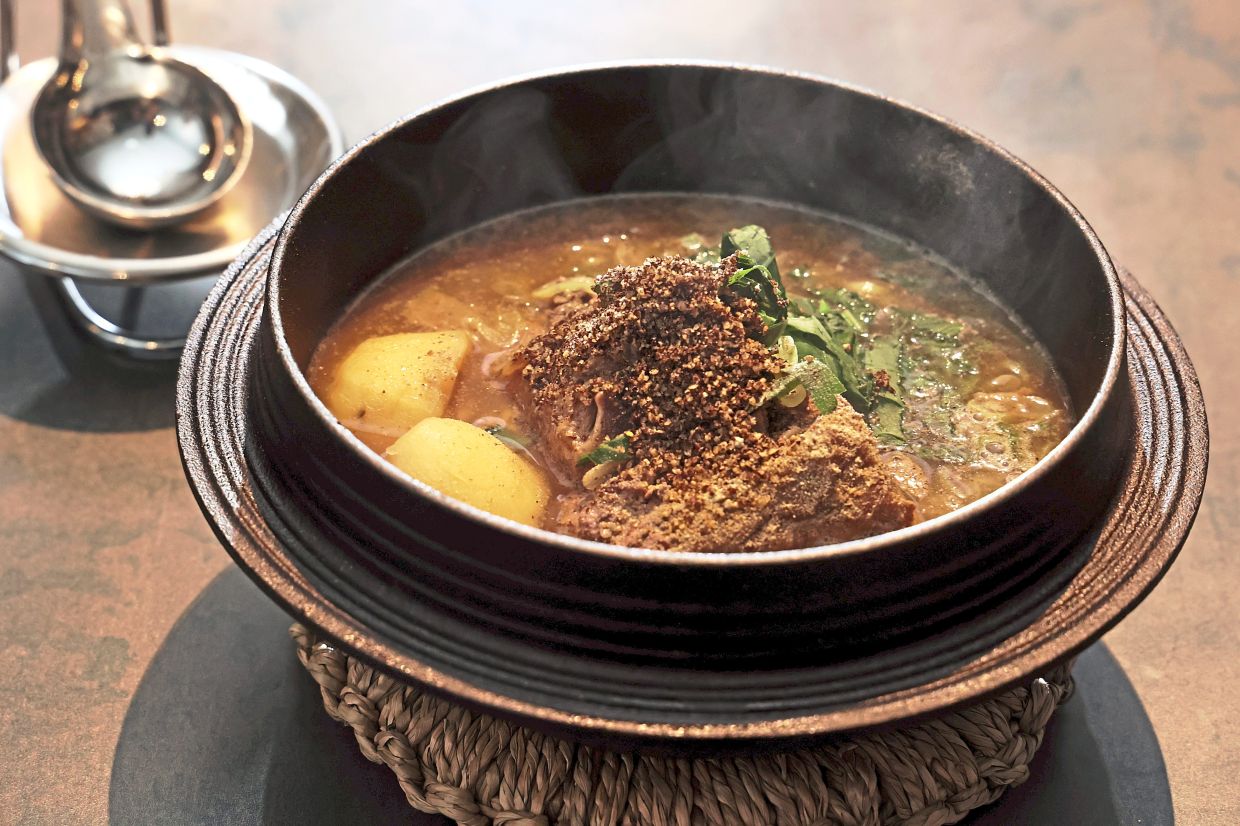 The white gamjatang is given a little bit of pep in its savoury step courtesy of the nose-tingling Sarawak white pepper added to the broth.