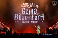 Anwar congratulates Siti Nurhaliza on soulful Gema Bumantara performance