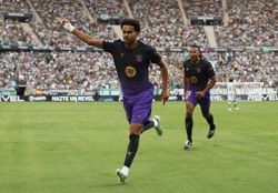Soccer-Barca keep perfect LaLiga record with five-goal romp at Betis