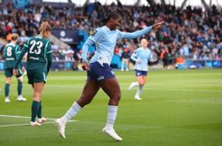 Soccer-Man City beat Brighton, Chelsea hammer Spurs in WSL
