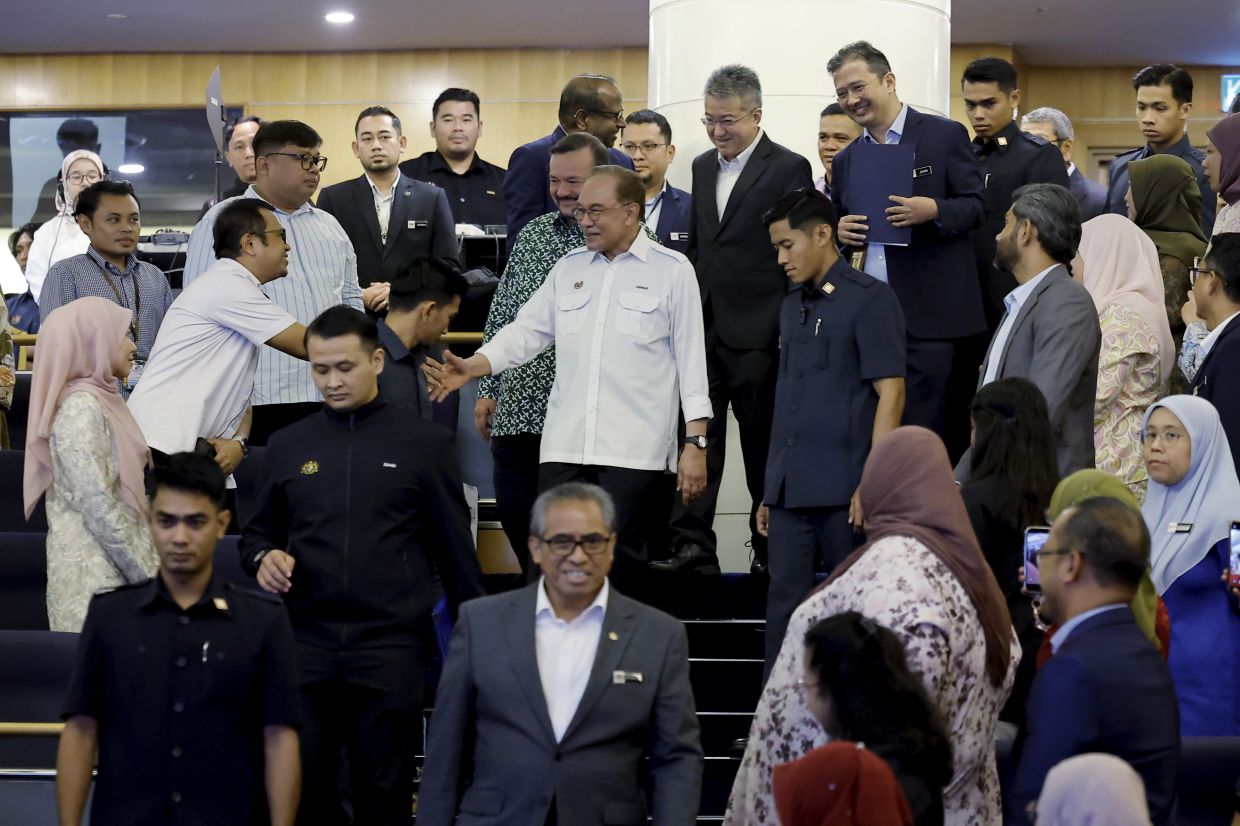PM Anwar calls for swift implementation of Budget 2027 measures