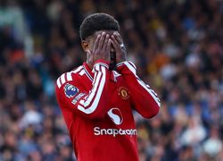 Soccer-Man United show fight but familiar flaws remain in Leeds draw