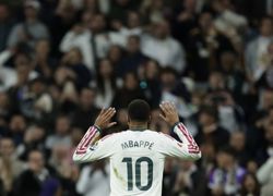 Soccer-Mbappe double helps Real Madrid sweep aside Sevilla ahead of El Clasico