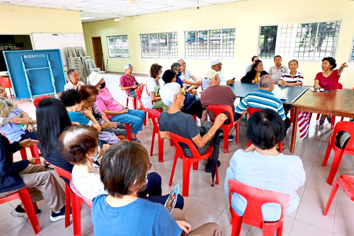 Residents at a meeting voicing their concerns about the illegal dumpsite.
