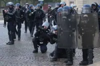 Paris police issue overnight curfew in 2 areas of French capital to try to prevent further disorder