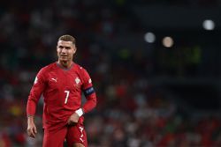 Soccer-Ronaldo handed 30-day ban for leaving Portugal camp following coach Jesus rift