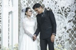 Bella presents new song to Syed Saddiq at wedding reception