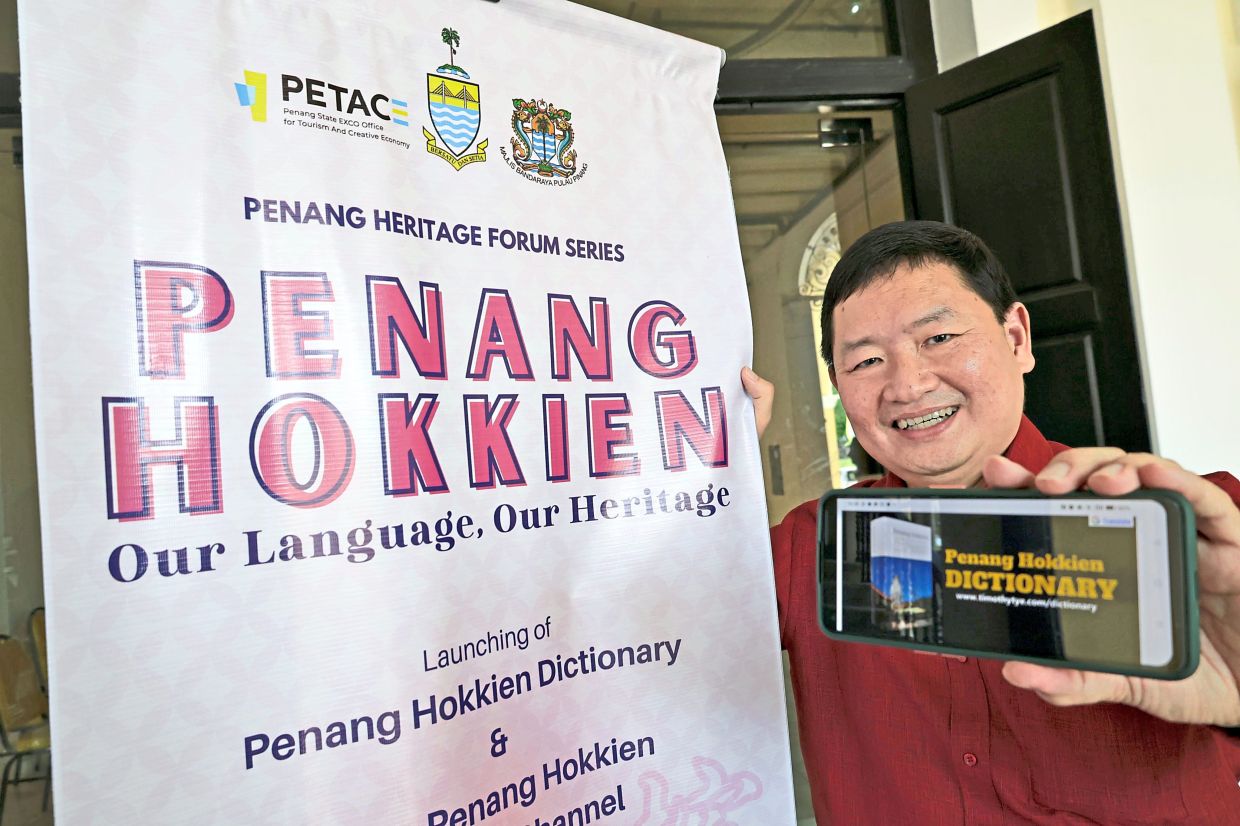 Tyedisplaying the online Penang Hokkien Dictionary during the launch in George Town in July 2023. — Filepic