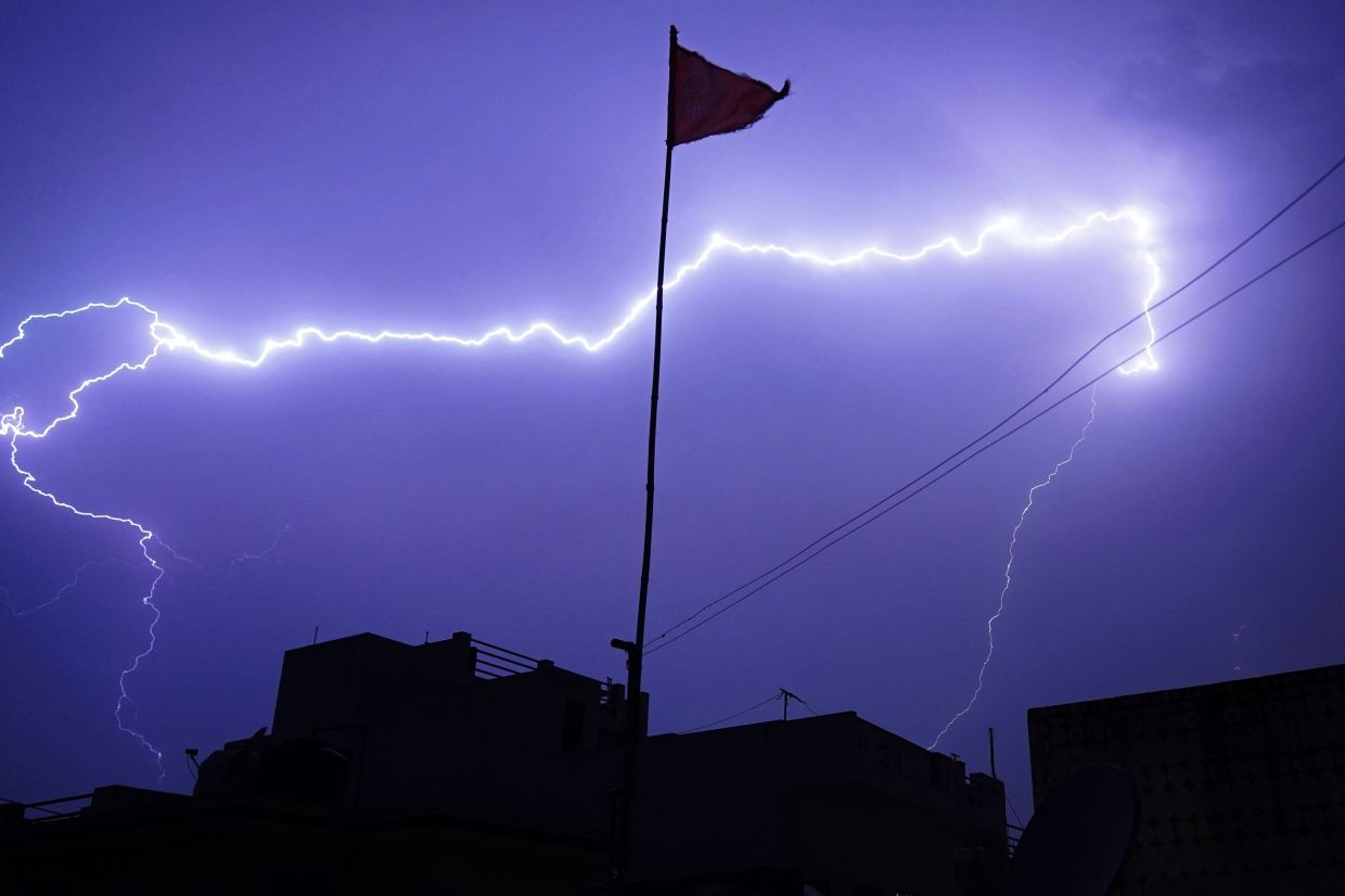 Thunderstorms and heavy rain forecast for three states, Labuan until 10am