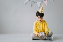 How divorced parents can celebrate their child's birthday in a healthy way