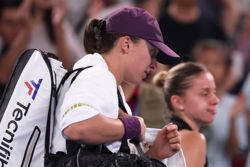 Tennis-Thigh injury ends Swiatek's season and WTA Finals bid