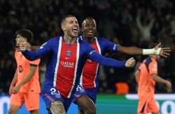 Soccer-PSG sink Barcelona in six-goal thriller, Liverpool and Man City win