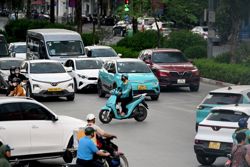 Vietnam eyes remote work, online classes as air quality worsens