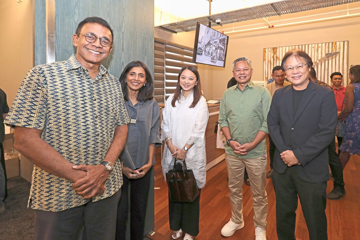 (From left) Brahmal, Shanthi, Yeoh, KL city mayor Datuk Seri Fadlun Mak Ujud and Tan at the 'Medan Pasar: The Old Market Square Of Kuala Lumpur' book launch.