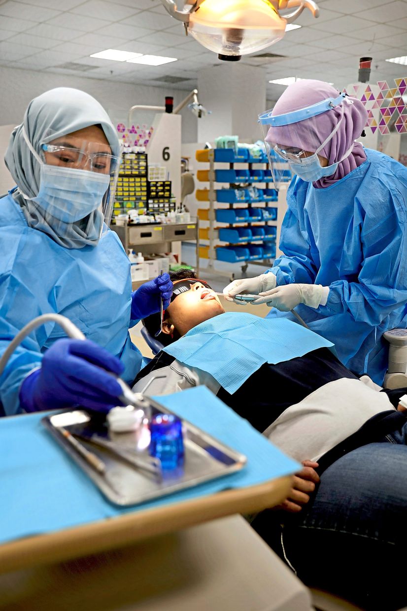 Regular dental check-ups help children with autism prevent tooth decay, detect oral health problems early and receive timely treatment.