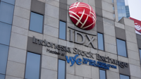 Indonesian shares trim losses after central bank holds interest rate, eases RRR