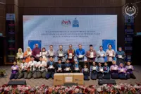 Queen donates 376,000 face masks to schoolkids in KL, Putrajaya