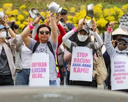 Indonesian president's allies distance themselves from flagship free meals programme