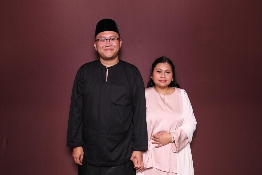Mohamad Faiz (left) made sure to support Noor Shareena every way that he could during her treatment, such as doing household chores and taking care of their daughter. Photo: NOOR SHAREENA ALEEYA SAIFUL ADLI