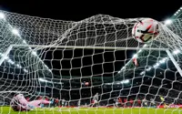 Soccer-Juventus fight back to draw with Rennes as Leverkusen go top