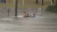 Australian TV reporter recalls 'terrifying' rescue of man from sinking car