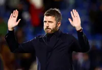 Soccer-Carrick accepts blame for United slump, backs himself to turn things around