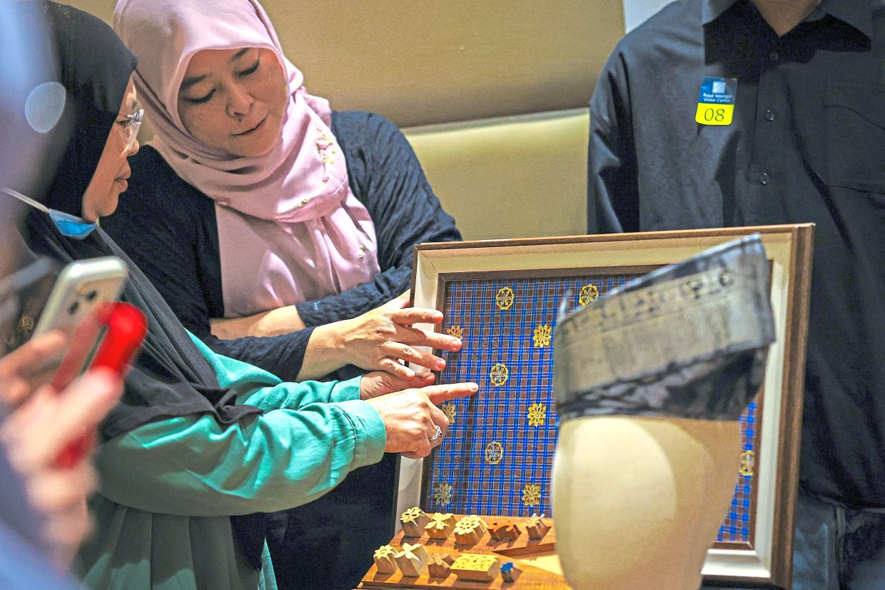Visitors looking at the textile collection, carved wooden printing blocks and other equipment at ‘Telepuk: The Imprint of Heritage’ exhibition.