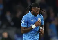 Soccer-Lazio go top with win over Parma as Roma rally to draw 3-3 at Napoli