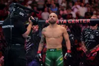 Mixed Martial Arts-Volkanovski keeps promise with quick win over Evloev at UFC 333
