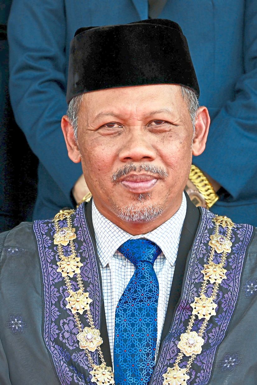 Mohd Yazid received the local authority Senior Citizen Care Award on behalf of MBPJ.