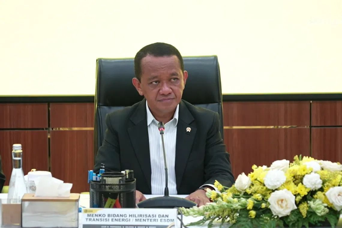 Energy and Mineral Resources Minister Bahlil Lahadalia said on Oct 26 that Indonesia had reduced piped gas exports by 31 million standard cubic feet per day, or about 8 per cent of the 409.55 million supplied through pipelines from the Natuna Sea and mainland Sumatra. -- PHOTO: SCREENGRAB FROM KEMENTERIANESDM/YOUTUBE