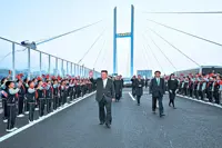 Surprise visit to border city signals closer ties