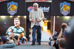Report: Wrestling legend Ric Flair collapses after complaining of blood clots