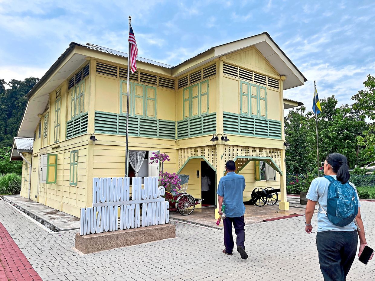 Rumah Hijau, the more than 100-year-old childhood home of Raja of Perlis Tuanku Syed Sirajuddin Jamalullail, preserved within the grounds of Muzium Kota Kayang.