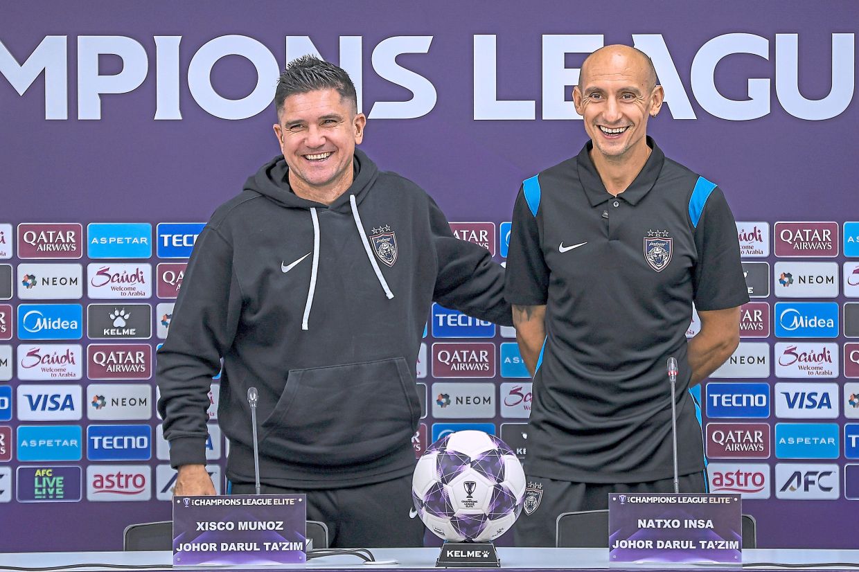 Coach Xisco Munoz (left) and captain Natxo Insa at a press conference. — Bernama 