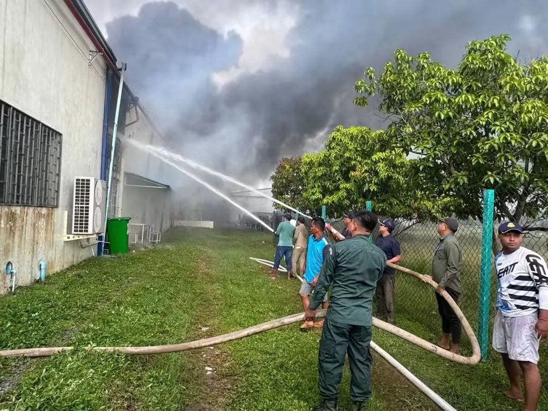 It took five hours to bring the blaze under control. - Photo: National Police