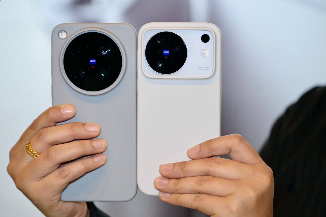 All devices in the X500 lineup have a camera co-engineered with Zeiss.