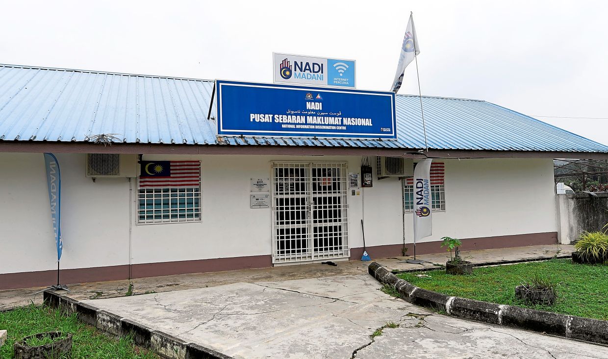 Nadi Felda Soeharto in Kuala Kubu Baru, Selangor is one of 1,099 centres nationwide providing a free digital learning ecosystem that gives underserved students equal access to academic excellence.