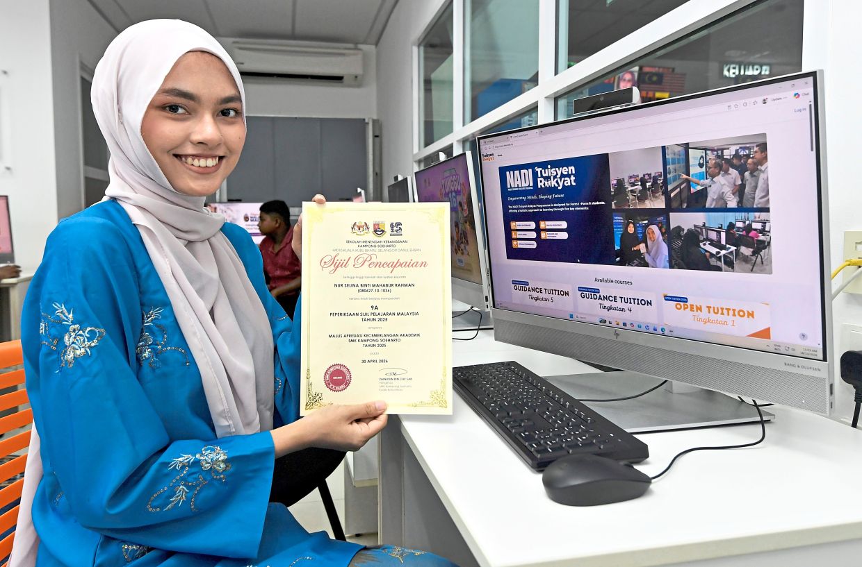 'I am thankful to MCMC for their efforts and hope more centres will be set up to enable underprivileged families to send their children and achieve better academic results,' says Nur Selina, one of last year’s top SPM achievers and Nadi Tuisyen Rakyat beneficiaries.—AZHAR MAHFOF/The Star