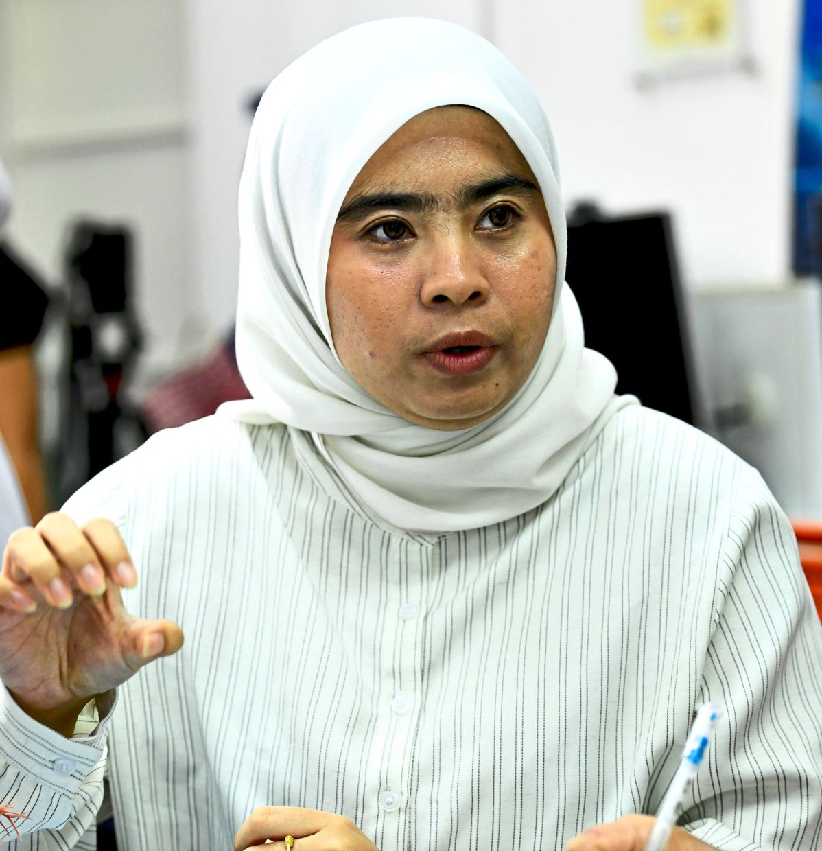 Cikgu Nor Farah Hanim explains that Open Tuition is accessible to all students from Form 1 through Form 6 across six core subjects.