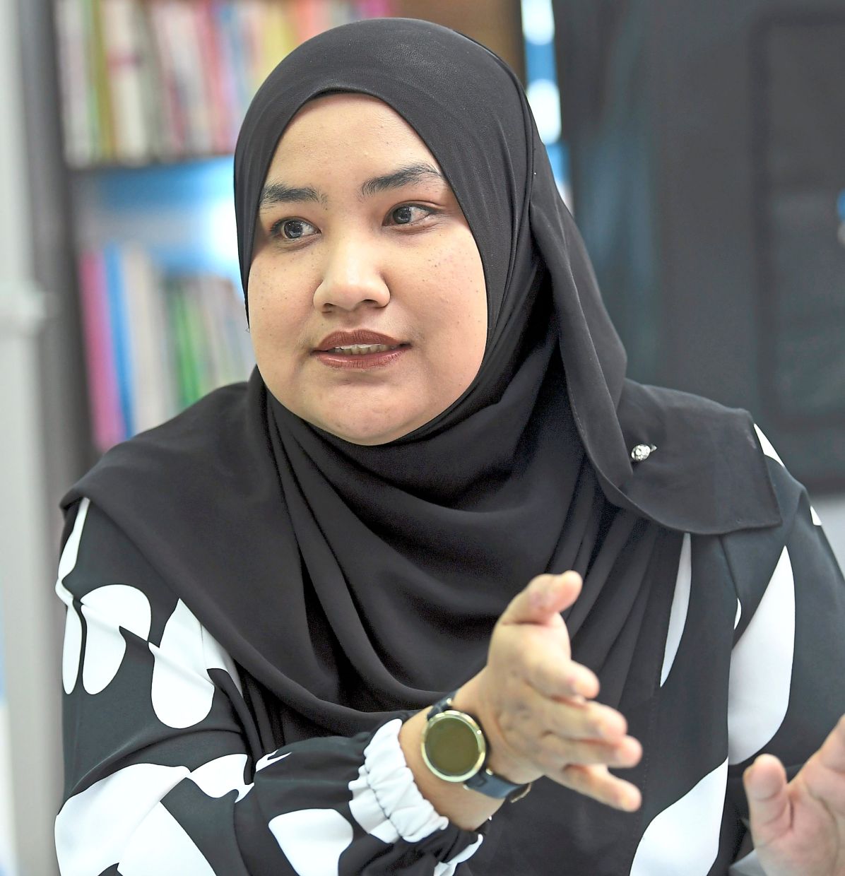 Cikgu Syazwani explains how direct teacher support and regular assessments keep students on track.