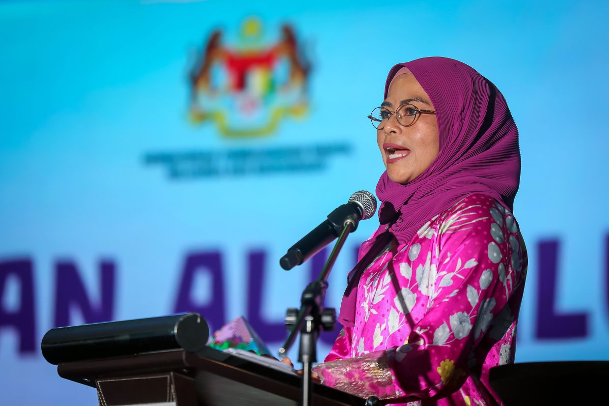Minister denies plantation fire links