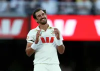 Cricket-Starc strikes late as Australia fight back v South Africa