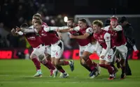 Soccer-Fourth-tier Fleetwood stun Arsenal in League Cup shootout