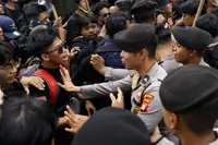 As forest fires rage, hundreds of Indonesian students protest government response