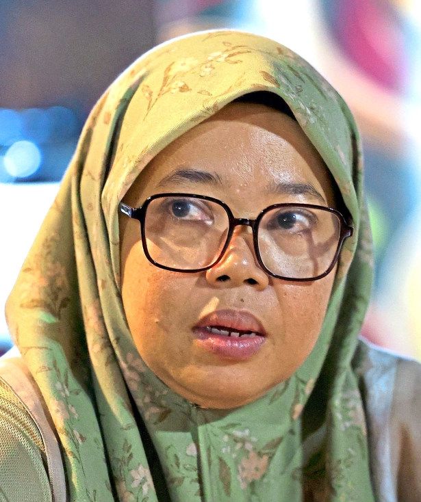 Noriza says the reduced noise has created a more comfortable atmosphere at the night market.