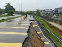 Heavy rain causes Kulai road to collapse