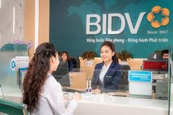 Vietnam sets 65% state ownership floor for major banks, to retain control of strategic groups