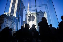 Apple users keep seeing scary warnings that their accounts are locked