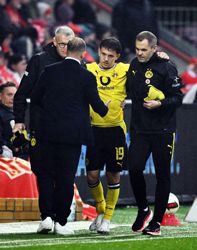 Soccer-Dortmund's Karetsas could be fit to face Bayern says coach Kovac